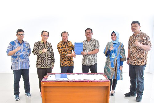 Bertempat di Ruang Rapat Utama, Balai Besar Wilayah Sungai Citarum melalui SNVT Pelaksana Jaringan Pemanfaatan Air (PJPA) melaksanakan penandatangan kontrak paket pekerjaan Rehabilitasi, Peningkatan dan Modernisasi Daerah Irigasi (D.I) Jatiluhur pada Jum’