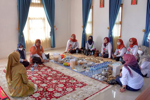 Penyaluran Donasi Oleh Ibu-ibu Paguyuban BBWS Citarum