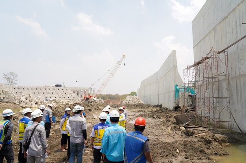 Inspeksi Lokasi Pembangunan Groundsill Cipamingkis Paket 5 & 6