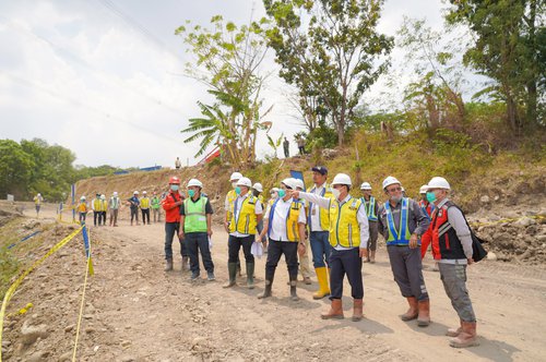Inspeksi Lokasi Pembangunan Groundsill Cipamingkis