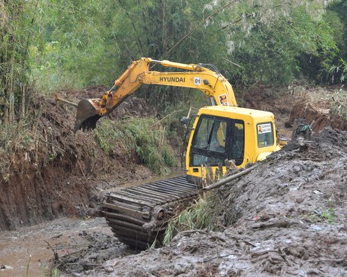 Kegiatan Pengerukan di Sungai Citarik di Desa Haurpugur Kecamatan Rancaekek.jpg