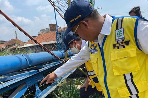 Meninjau Tanggul Rusak dan Pohon Tumbang Akibat Hujan Deras (1).jpeg