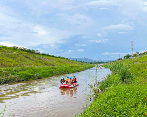 Peninjauan Floodway Cisangkuy .jpg