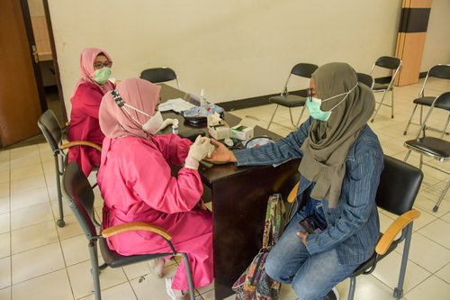 Kabar Citarum - Dalam rangka mencegah penyebaran COVID-19, Unit-unit Organisasi Kementerian Pekerjaan Umum dan Perumahan Rakyat di Kota Bandung bekerjasama dengan Pemerintah Provinsi Jawa Barat dan Pemerintah Kota Bandung untuk mengadakan Vaksinasi COVID-19 bagi seluruh pegawai Kementerian PUPR yang bertugas di Kota Bandung