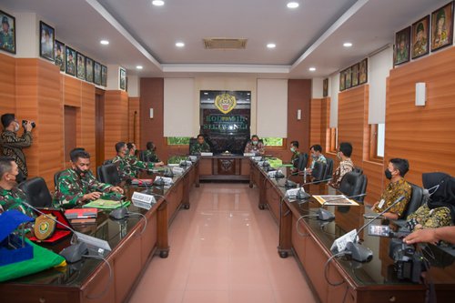 penandatanganan MoU sementara pengunaan lahan TNI AD Eks Yonzipur 3/YW untuk akses jalan dan pembangunan polder Cipalasari-2 dan U Ditch, Desa Dayeuhkolot Kecamatan Dayeuhkolot Kabupaten Bandung Jawa Barat